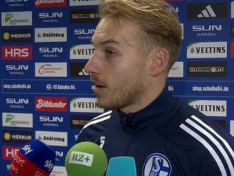 Schalkes Timo Becker stand während seiner Verletzungspause zum Teil als Fan in der Kurve. Der Verteidiger spricht über seine Bindung zum Verein und darüber, was ihn bei seinem Besuch in der Nordkurve störte.