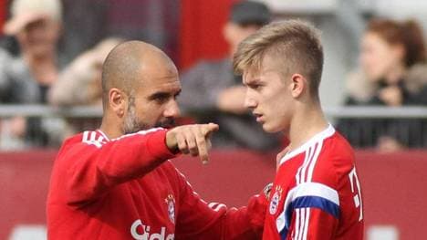 Der damalige Bayern-Trainer Pep Guardiola im Gespräch mit Sinan Kurt im Oktober 2014