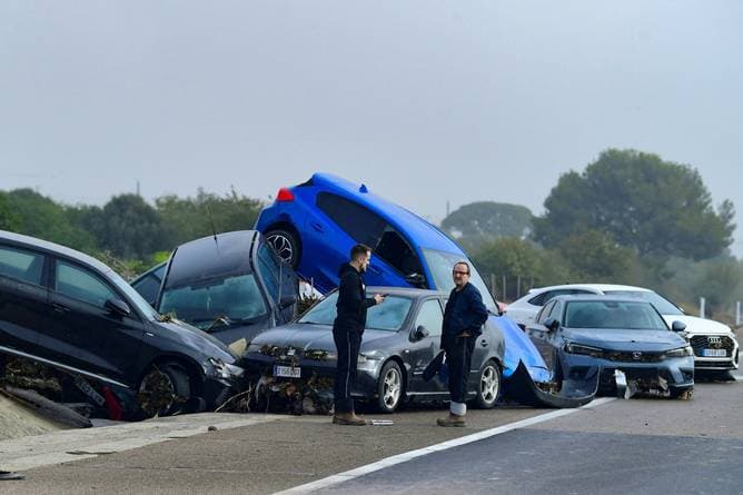 Spanien sagt Spiele nach Unwetter ab