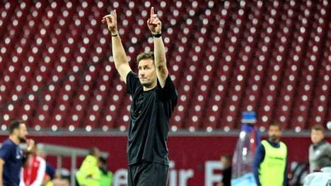 Der 1. FC Nürnberg und Miroslav Klose feiern einen sehr wichtigen Sieg