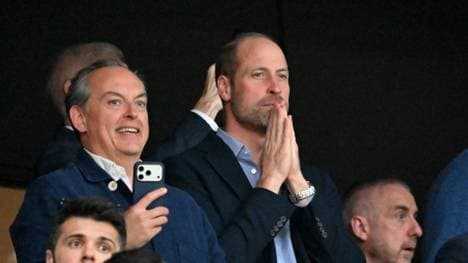 Prinz William (r.) ist ein großer Fußballfan