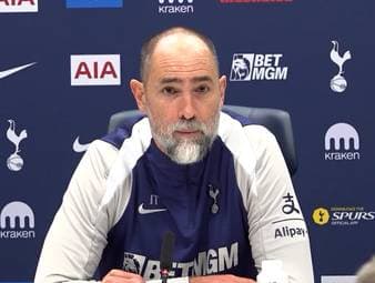 Tottenham steckt tief in der Krise. In der Champions League vor dem Aus, in der Liga im Abstiegskampf. Die zunehmende Kritik veranlasst Trainer Igor Tudor dazu, seinem Ärger Luft zu verschaffen.