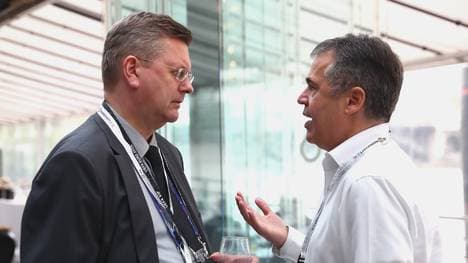 Andreas Rettig (r.), Geschäftsführer des FC St. Pauli, hinterfragt die Rolle des DFB-Präsidenten Reinhard Grindel