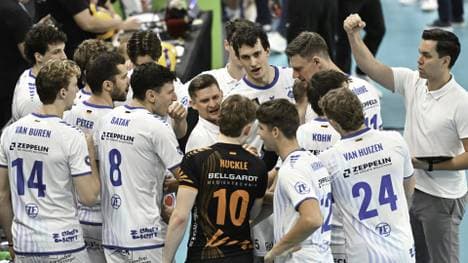 Swaczyna (Mitte) im Kreise seiner Mannschaft