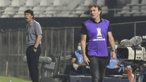 Auch Santos-Coach Cuca (r.) wurde positiv getestet