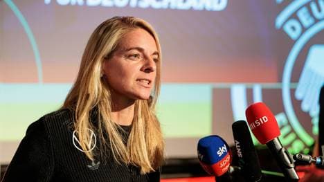 Nia Künzer beim Medientermin in Zürich