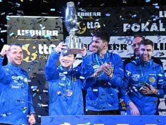 Fan jubelt über ersten Titel