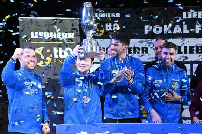 Fan jubelt über ersten Titel