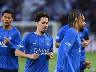 Vitinha droht mit einer Fersenverletzung ein wochenlanger Ausfall. PSG-Coach Luis Enrique nimmt nun erstmals Stellung zu seiner Ausfallzeit.