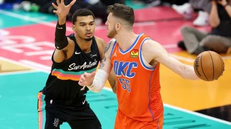 Niederlage für OKC und Isaiah Hartenstein (r.)