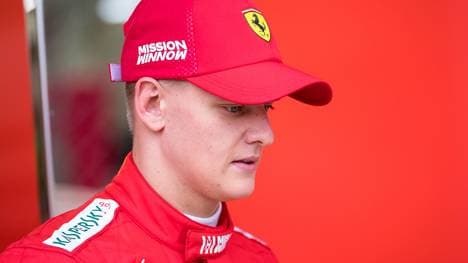 AUTO-F1-PRIX-BAHRAIN-TEST-SCHUMACHER