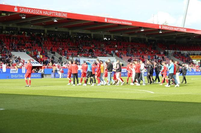 Fußball-Deutschland macht sich lustig
