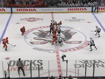 Der Münchner JJ Peterka überragt beim Sieg seiner Utah Mammoth über die Anaheim Ducks. An gleich vier Toren ist der deutsche NHL-Star direkt beteiligt.