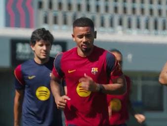 Nach seinem Wechsel von Arsenal zu Barcelona am "Deadline-Day" nahm Gabriel Jesus zum ersten Mal am Training der Katalanen teil. Der Brasilianer könnte am Sonntag gegen Valencia sein Debüt geben.
