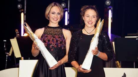 Magdalena Neuner (l.) und Laura Dahlmeier 2019 beim deutschen Sportpresseball