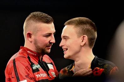 Pikachu stichelt: "Dann soll er nach Hause fahren"