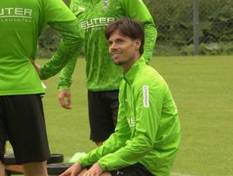 Letzte Saison war Julian Weigl als Kapitän eine Säule im Gladbacher Spiel. Nun steht der 29-Jährige vor dem Aus. Berichten zufolge könnte sich der Degradierte nun in die Wüste flüchten.