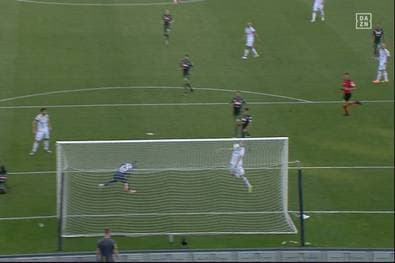 Mega-Fehlschuss! Verona-Stürmer scheitert am leeren Tor