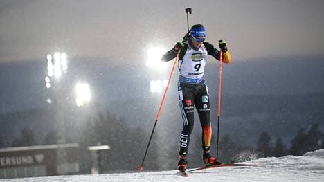 Franziska Preuß freut sich über gelbes Trikot