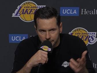 Nach dem Sieg gegen die Atlanta Hawks kritisiert JJ Redick, Trainer der Los Angeles Lakers, den Umgang der Fans mit Superstar LeBron James. Dem Lakers-Coach missfällt zunehmend der fehlende Respekt der Fans gegenüber der investierten Arbeit seines Starspielers.