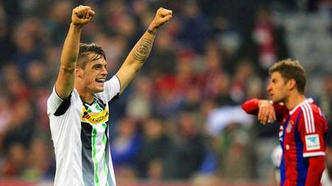 Granit Xhaka von Borussia Mönchengladbach jubelt gegen den FC Bayern München