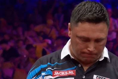 Spektakuläre Paukenschläge um Price und Ikone Barney