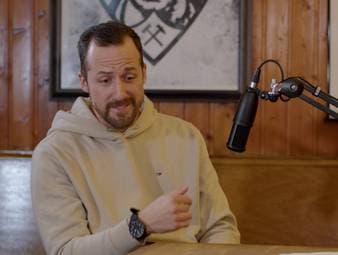 Lance David Arnold ist ein deutscher Rennfahrer. Bei "SPORT1 Deep Dive" berichtet er, wie brutal ein Crash im Motorsport sein kann.