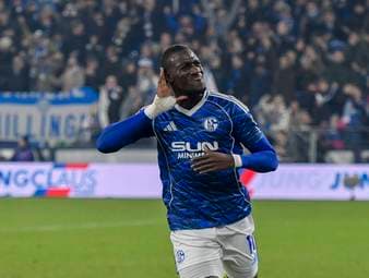 Schalke erobert Tabellenführung