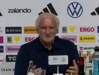 Auch DFB-Sportdirektor Rudi Völler spürt noch keine große WM-Euphorie in Deutschland, nimmt dabei aber vor allem die Mannschaft in die Pflicht.