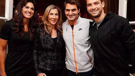 Auf diesem Bild trifft die aktuelle Tennis-Elite auf die ehemaligen Tennis-Profis Sabatini und Seles.