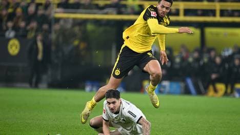 Kevin Diks (u.) im Spiel gegen den BVB