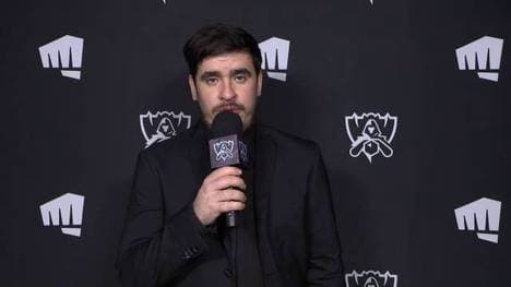 Erfolgscoach Fabian "GrabbZ" Lohmann sprach nach dem ersten Match bei der League of Legends World Championship mit SPORT1