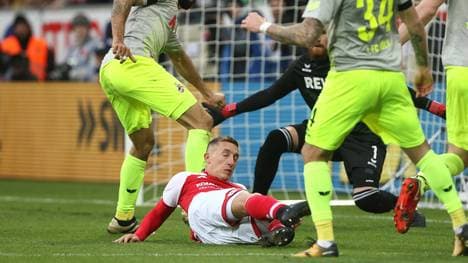 Köln kassiert einen umstrittenen Elfmeter im Spiel gegen Mainz