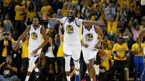 Draymond Green (m.) überzeugte gegen die Pelicans mit einem Triple-Double