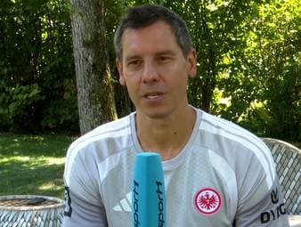 Am SPORT1-Mikro spricht Eintracht-Sportdirektor Timmo Hardung über Leistungskultur, die in Deutschland dringend gesteigert werden muss, sowie die Angst der Klubs im Werben um die besten Talente. 
