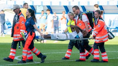 Kelven Frees musste unter Applaus vom Platz getragen werden