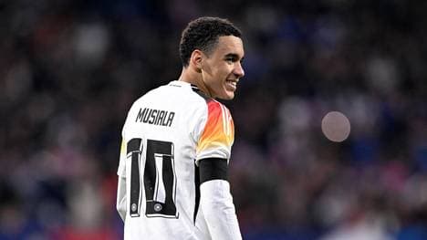 Jamal Musiala trägt beim DFB die berüchtigte Nummer zehn