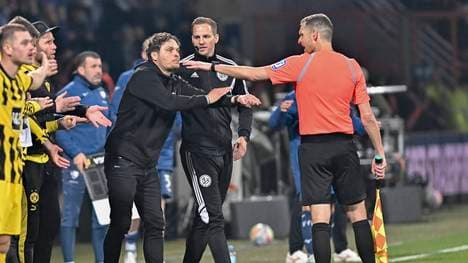 Edin Terzic kassierte für sein Reklamieren Gelb