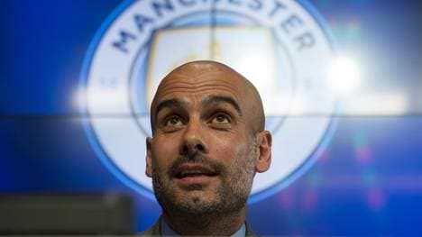 TOPSHOT-FBL-ENG-PR-MAN-CITY-GUARDIOLA