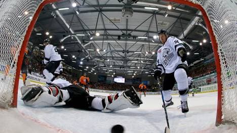 Grizzlys Wolfsburg v Nuernberg Ice Tigers - DEL Playoffs Semi Final Game 4