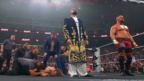 Seth Rollins (M.) und Bron Breakker statuierten bei WWE RAW ein Exempel an Sami Zayn