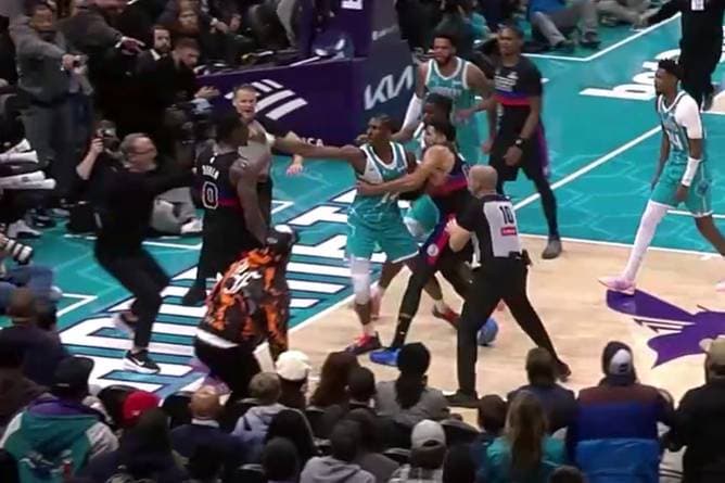 Skandal-Spiel in der NBA: Plötzlich fliegen die Fäuste