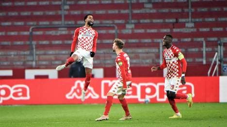 Jeremiah St. Juste (l.) wechselte 2019 von Feyenoord Rotterdam zu den Mainzern