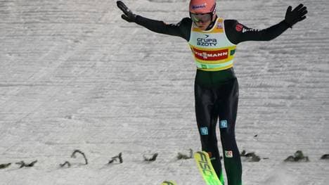 Karl Geiger bleibt trotz schwacher Leistung vorne