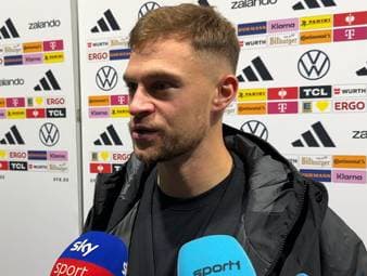 Nick Woltemade ist der deutsche Torgarant in der WM-Qualifikation. Der Newcastle-Stürmer offenbart eine witzige Anekdote über Textnachrichten von Joshua Kimmich. 