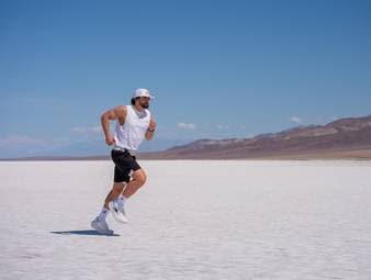 Arda Saatci ist in den sozialen Medien durch seine teils aberwitzigen Laufsport-Challenges bekannt. Nun will er aber nochmal eine Schippe drauflegen und lässt die Welt an seiner schier unmöglichen Mission teilhaben.