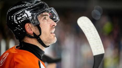 Spencer Machacek bleibt in Wolfsburg