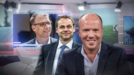 Moderator Hartwig Thöne (r.) begrüßt im ersten Doppelpass 2. Bundesliga Peter Knäbel (l.) und Olaf Thon