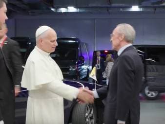Real-Präsident Florentino Pérez, hat am Montag Papst Leo XIV. empfangen. Das Oberhaupt der katholischen Kirche bekam dabei die zahlreichen Trophäen auf der europäischen Bühne der Königlichen präsentiert.