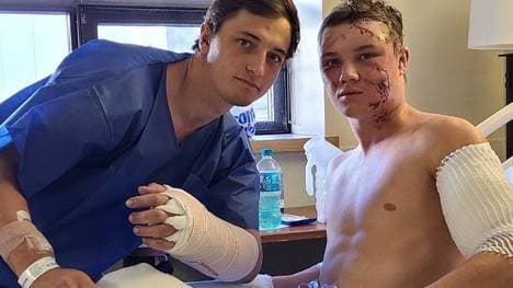 Kendell Cummings (r.) und Brayden Lowry wurden durch den Grizzlybären verletzt